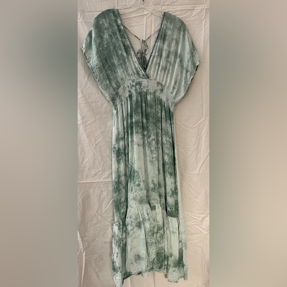 Beachy flowy dress for women with neck tie detail